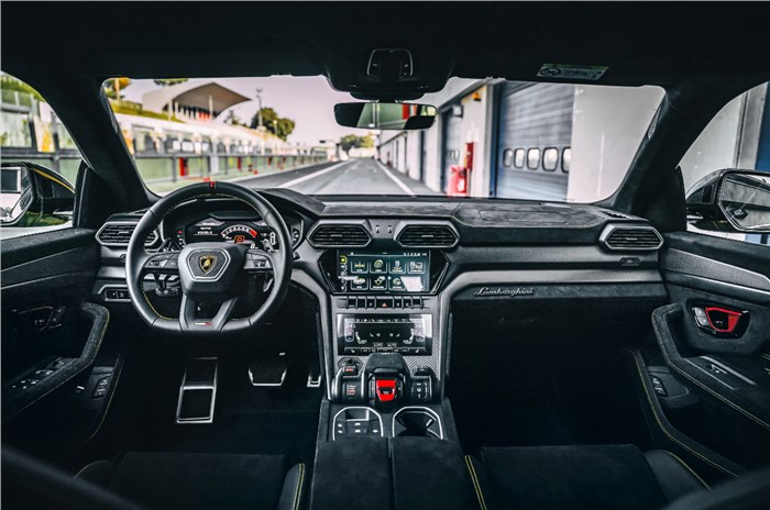 Lamborghini Urus Performante interior 